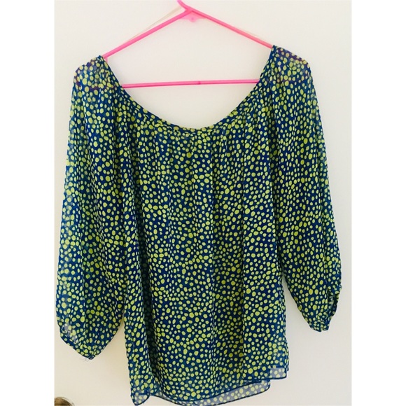 🔴 3/$15 Lightweight blouse - Picture 1 of 1
